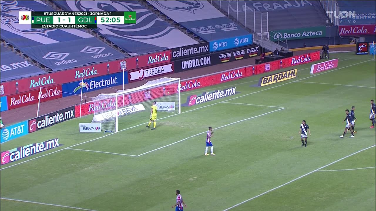 ¡TIRO ATAJADO! disparo por Oribe Peralta.