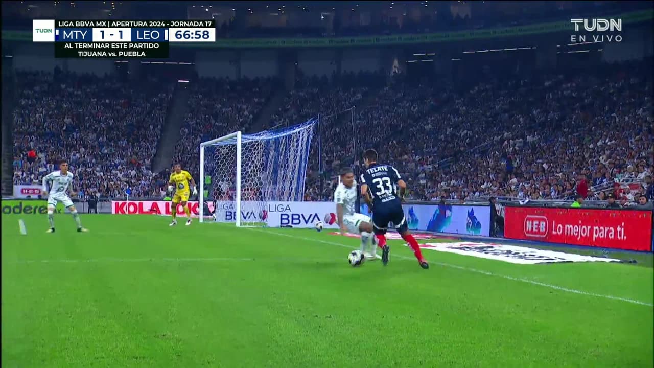 ¡TIRO ATAJADO! disparo por Óliver Torres.