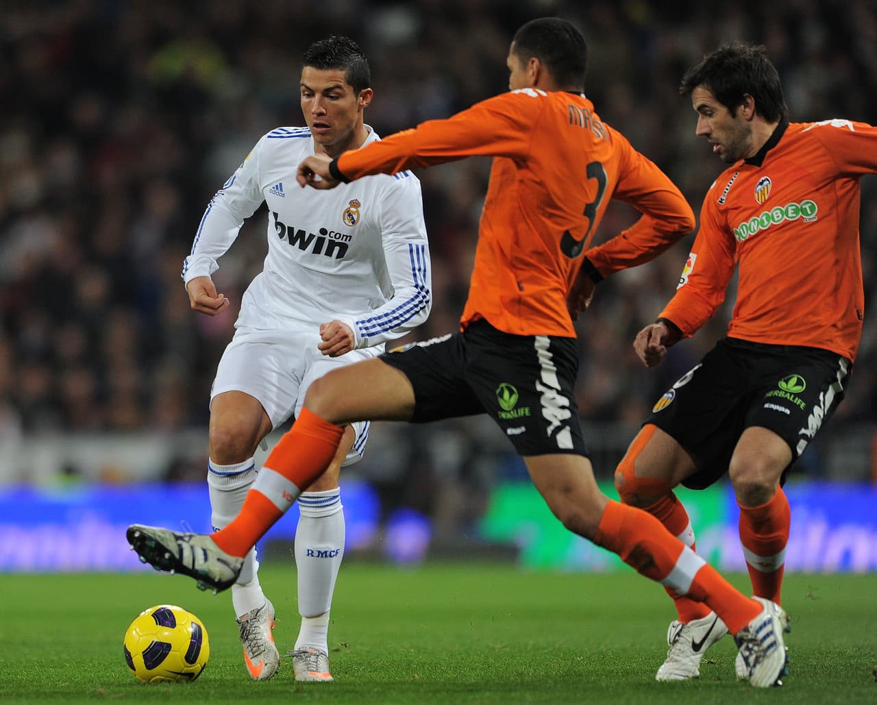 En la jornada 14 de la temporada 2010/2011 el entrenador vasco tuvo que visitar de nuevo el Bernabéu y el resultado no fue distinto.