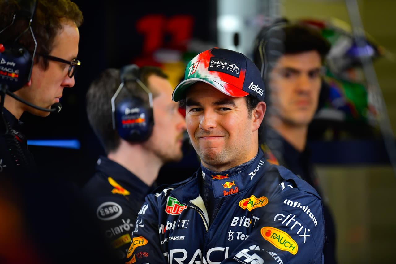 'Checo' Pérez lanza mensaje a los múltiples fans que invaden el paddock