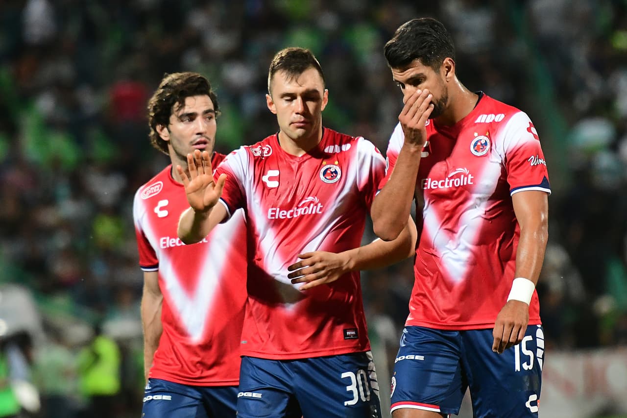 El delantero mexicano jugó para los Tiburones Rojos enj el 2017.