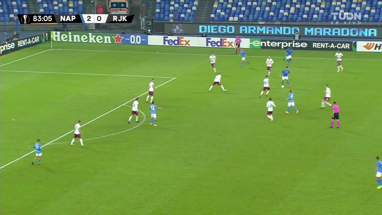 ¡TIRO ATAJADO! disparo por Dries Mertens.