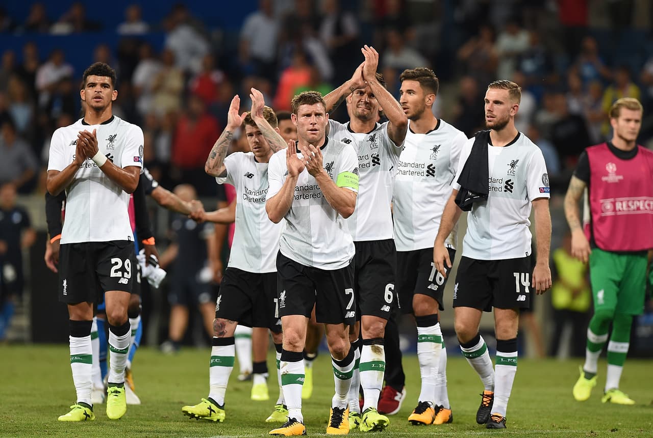 Trent Alexander-Arnold y Havard Nordtveit -en contra- fueron los anotadores de los goles de los 'Red Devils', mientras que Marc Uth puso el descuento del equipo local.