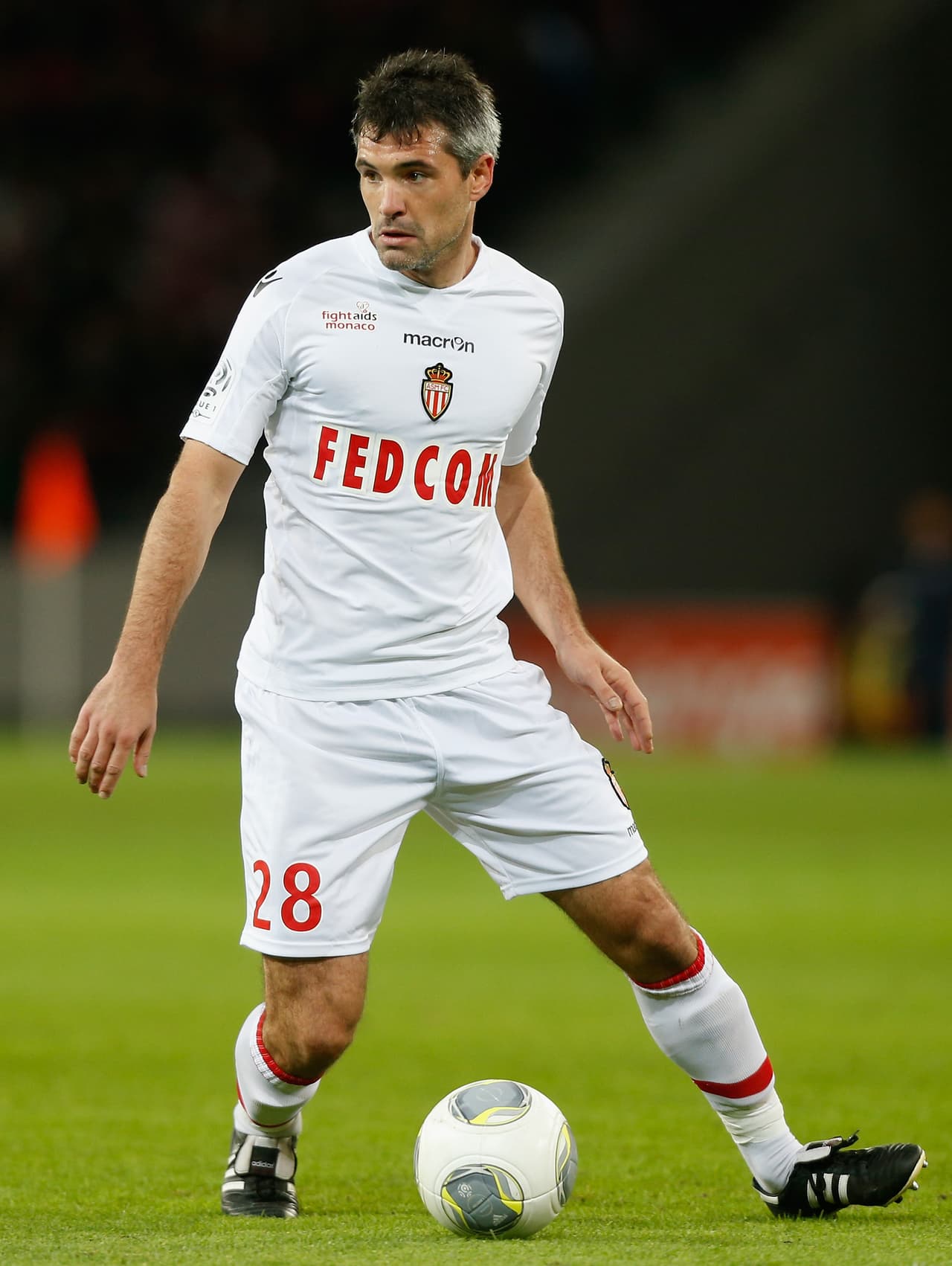 El defensor francés de 34 años, Jérémy Toulalan, jugó en la temporada anterior con el Burdeos, y antes con el Mónaco. Se encuentra también sin contrato.