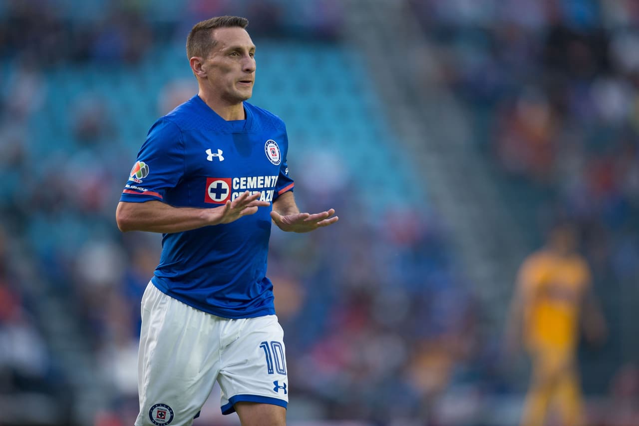 Action photo during the match Cruz Azul vs Tigres, Corresponding 15st round of the Torneo Apertura 2017 Liga BBVA Bancomer the MX, at Azul Stadium. Foto de accion durante el Partido Cruz Azul vs Tigres, Correspondiente a la Jornada 15 del Torneo Apertura 2017 de la Liga BBVA Bancomer MX, en el Estadio Azul, en la foto: Christian Gimenez Cruz Azul 28/10/2017/MEXSPORT/Javier Ramirez