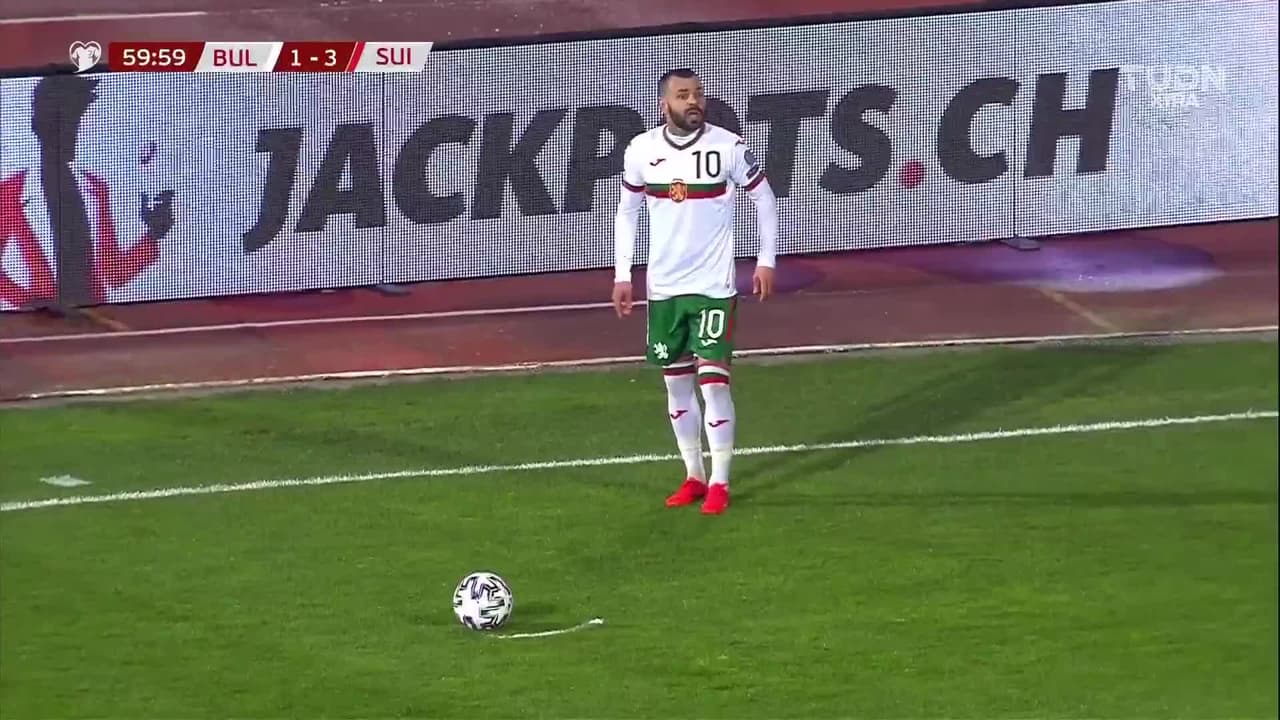 ¡TIRO ATAJADO! disparo por Georgi Kostadinov.