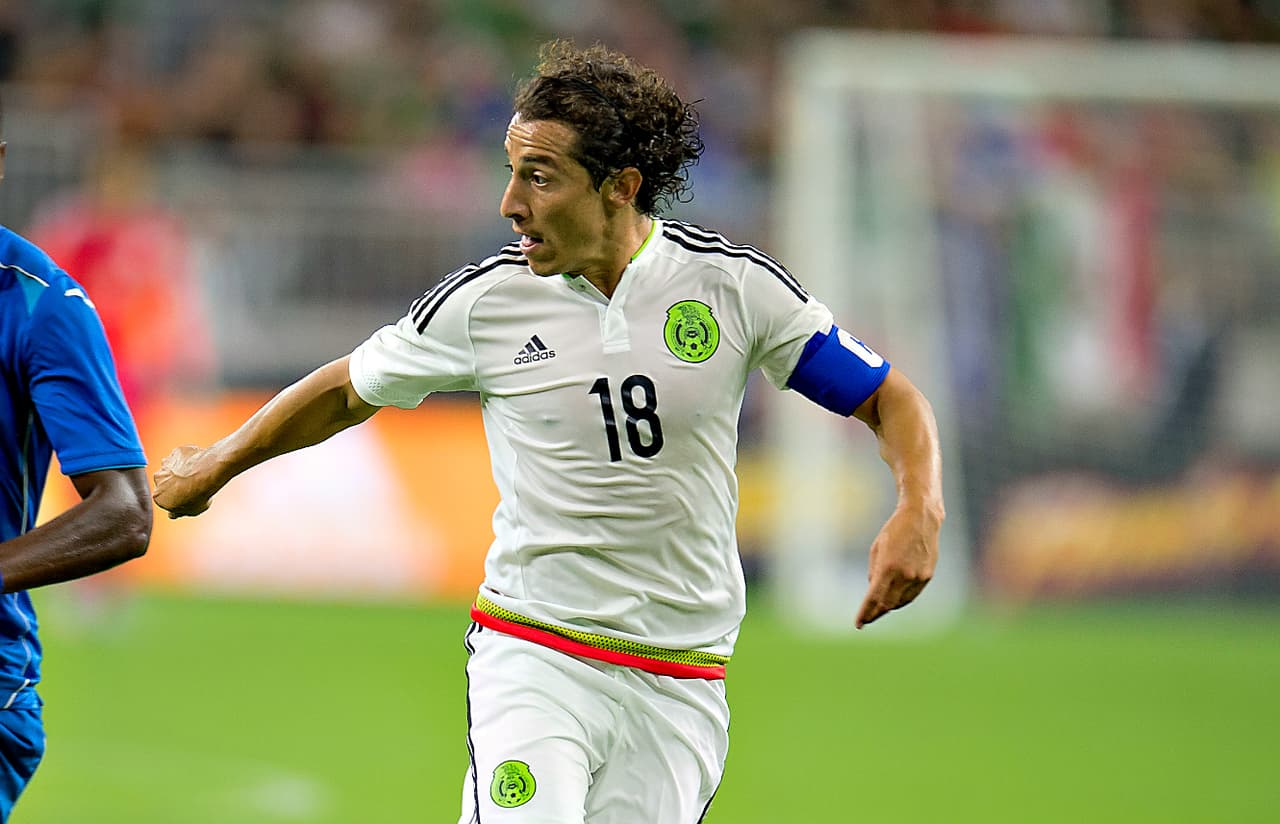 Andrés Guardado: Se cansó de correr pero no tuvo la química con sus compañeros para hacer la jugada que desequilibrara a la defensa rival. Tuvo la oportunidad más clara de gol y se la regaló al portero. Calificación: 5.
