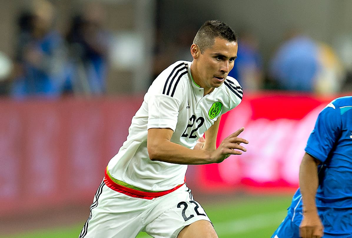 Paul Aguilar: El lateral mexicano estuvo más involucrado en pelearse con los rivales y generar amarillas a favor de México en lugar de buscar hacer el desborde ideal que generara la jugada de gol que necesitaba el equipo. Calificación: 5.