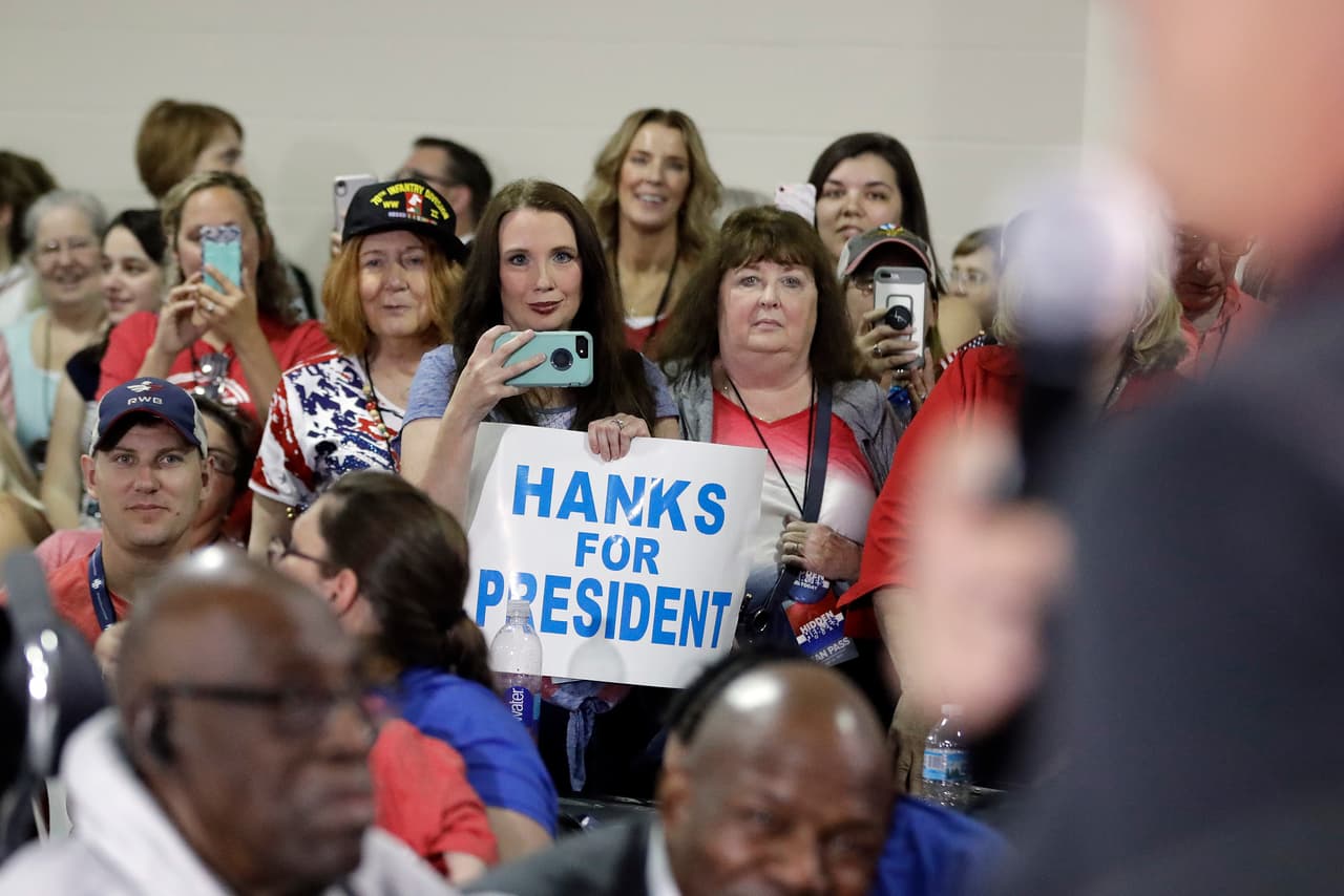 Es tal el reconocimiento y aprecio por Tom Hanks que algunos incluso se atrevieron a postularlo como presidente. Todo como parte de la fiesta.