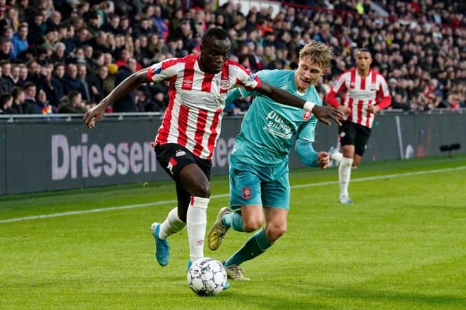 El Twente le sacó un punto al PSV al final del partido; el mexicano Érick Gutiérrez jugó ocho minutos y poco pudo hacer en la cancha.