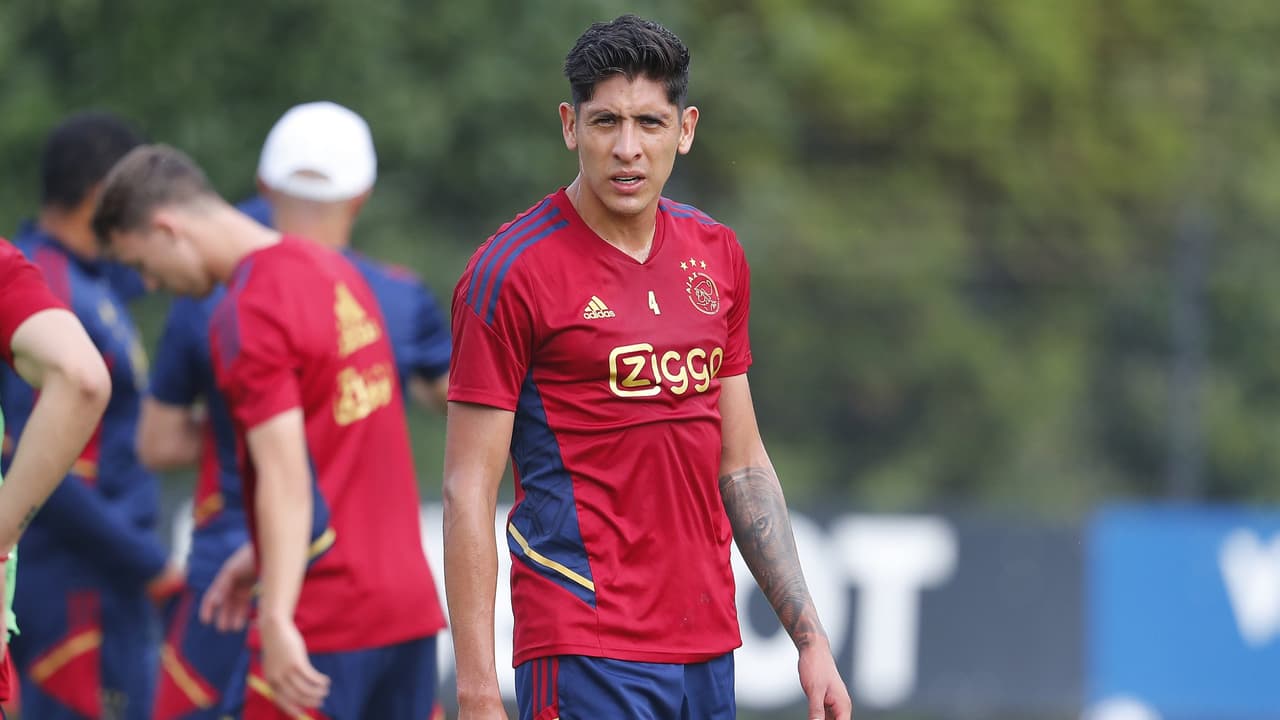 Ajax rechaza millonaria oferta por Edson Álvarez