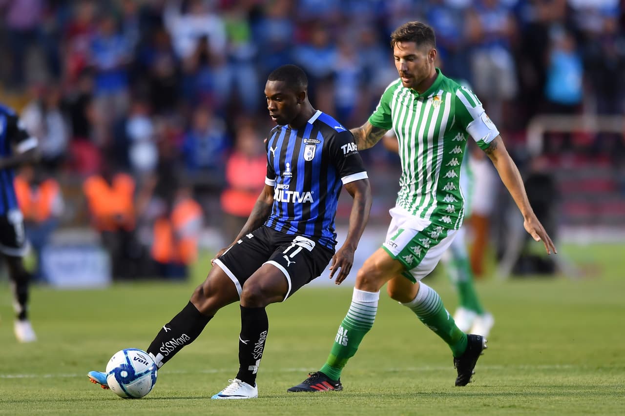 Diego Lainez y Andrés Guardado estuvieron presentes en la gira del Betis ante Querétaro