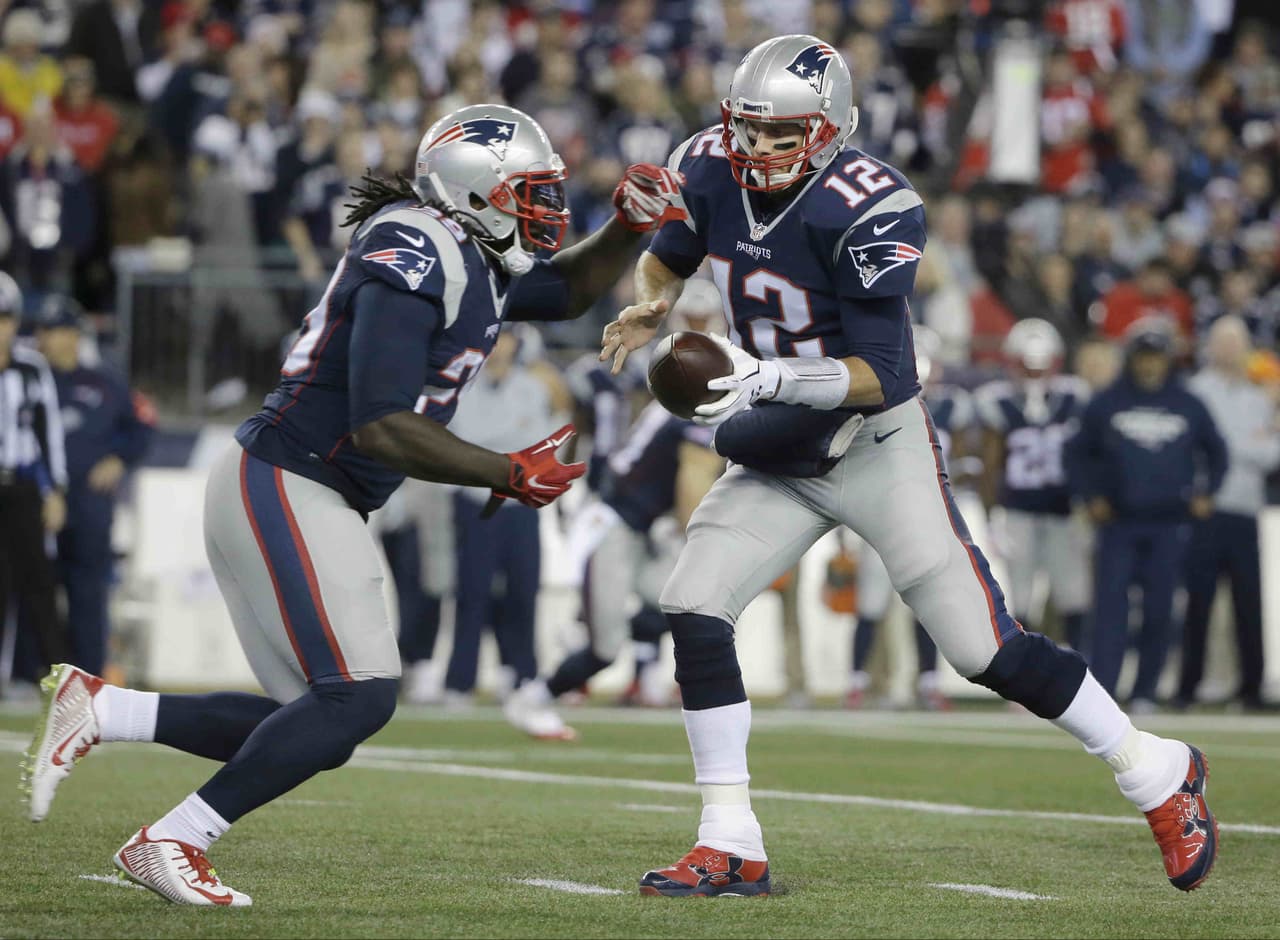 Tom Brady 4 TD y frena a Miami
