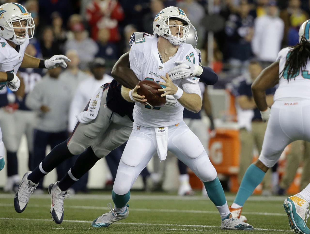 Los New England Patriots vencieron 36-7 a los Miami Dolphins para mantenerse invictos 7-0.