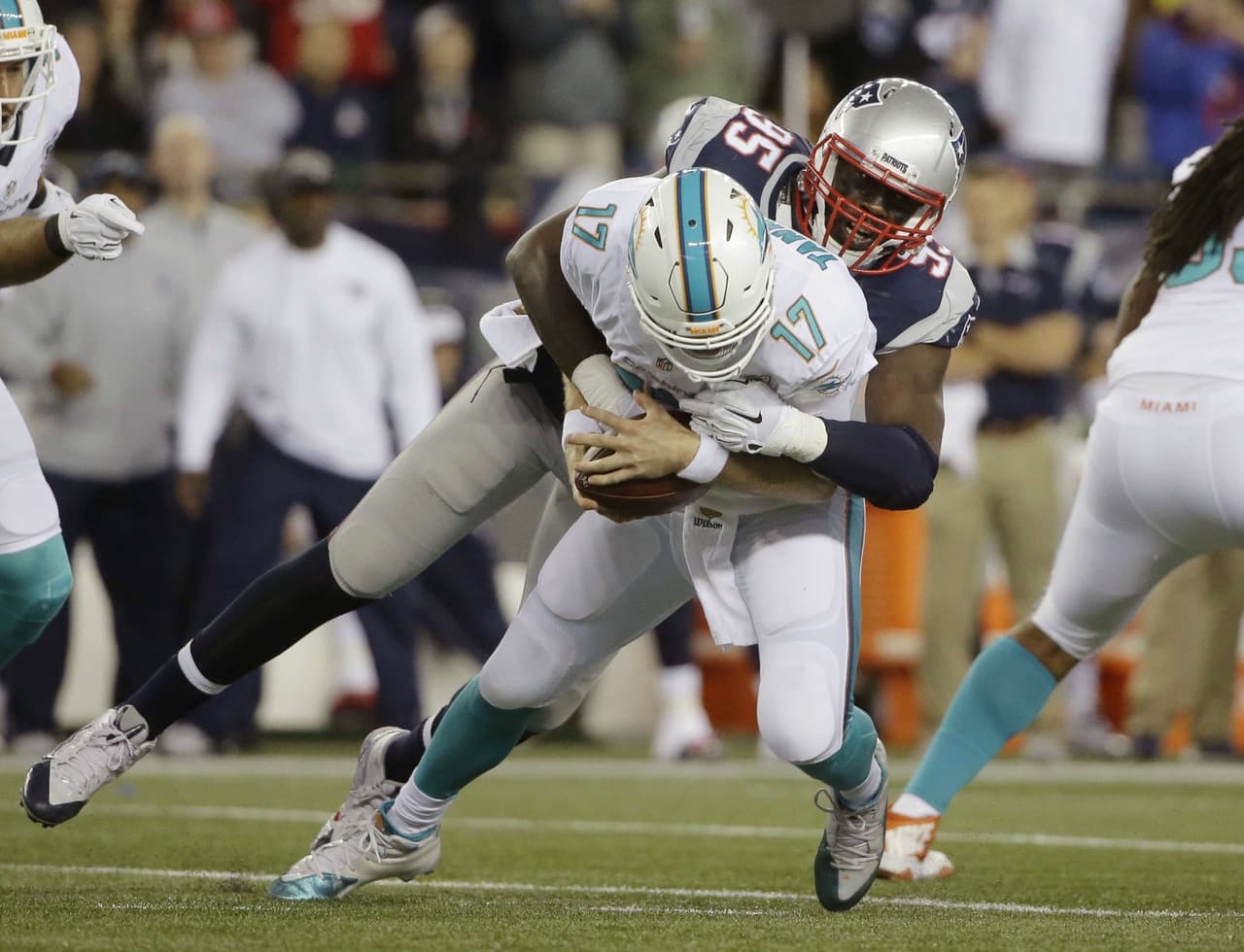 Los New England Patriots vencieron 36-7 a los Miami Dolphins para mantenerse invictos 7-0.