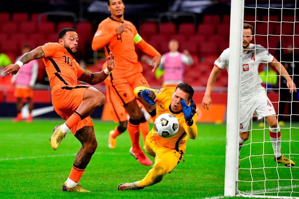 Steven Bergwijn marcó a los 61’ del juego el gol de la victoria para sumar sus primeras tres unidades en la competición.