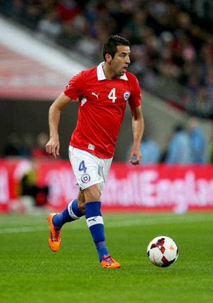 Mauricio Isla.- El mejor defensa del fútbol chileno, ha hecho toda su carrera en la liga italiana, pero las lesiones este año no le han permitido destacar con la Juventus.