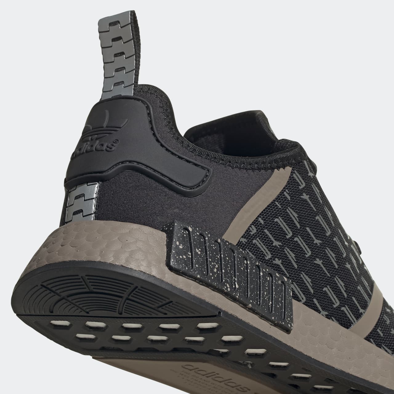 adidas Originals se ha asociado con socios creativos deStar Wars, para presentar una colección temática específicamente en torno a 'The Mandalorian'.