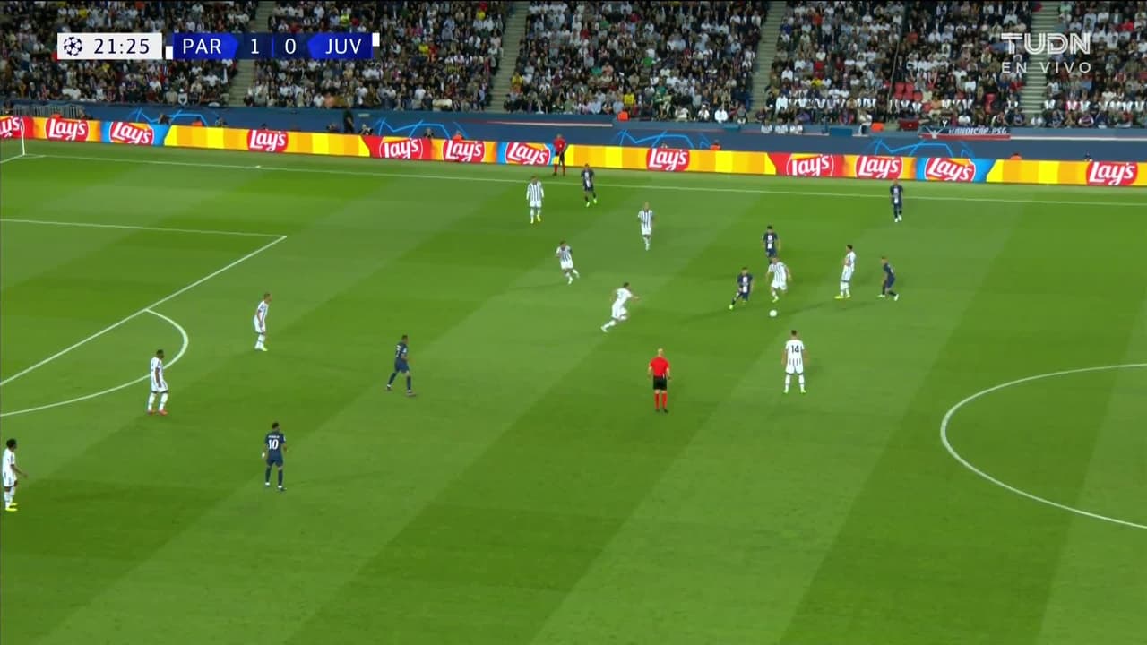 ¡GOL!  anota para Paris Saint-Germain. Kylian Mbappé