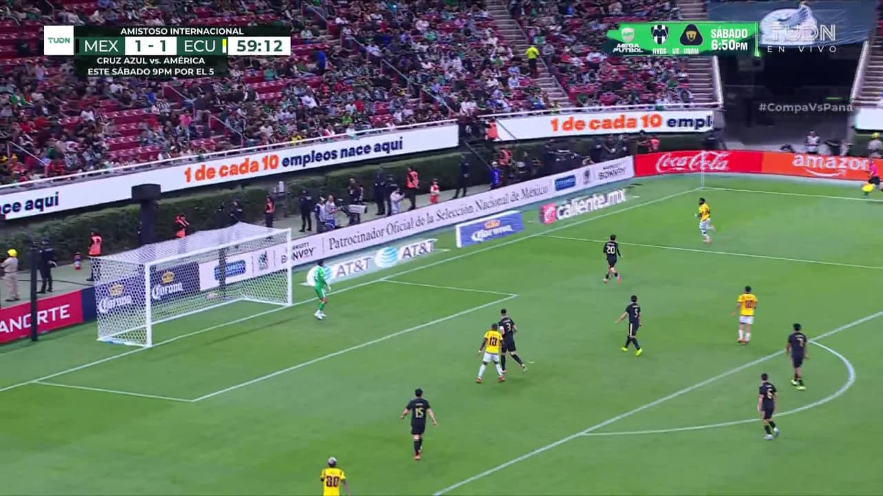 ¡TIRO ATAJADO! disparo por Enner Valencia.