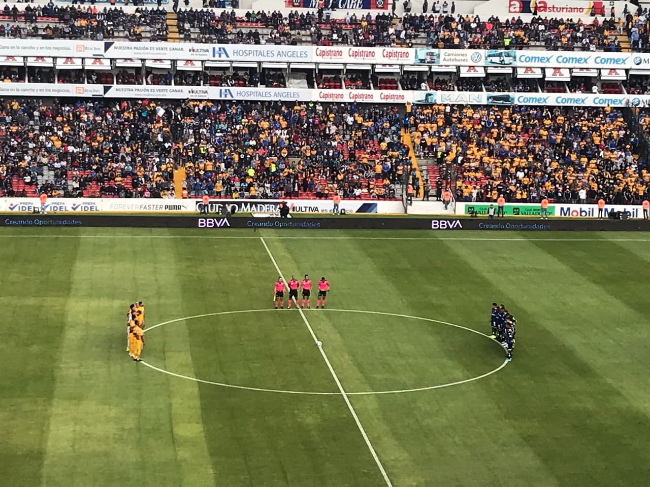 Minuto de silencio en La Corregidora tras la pérdida de Diana González