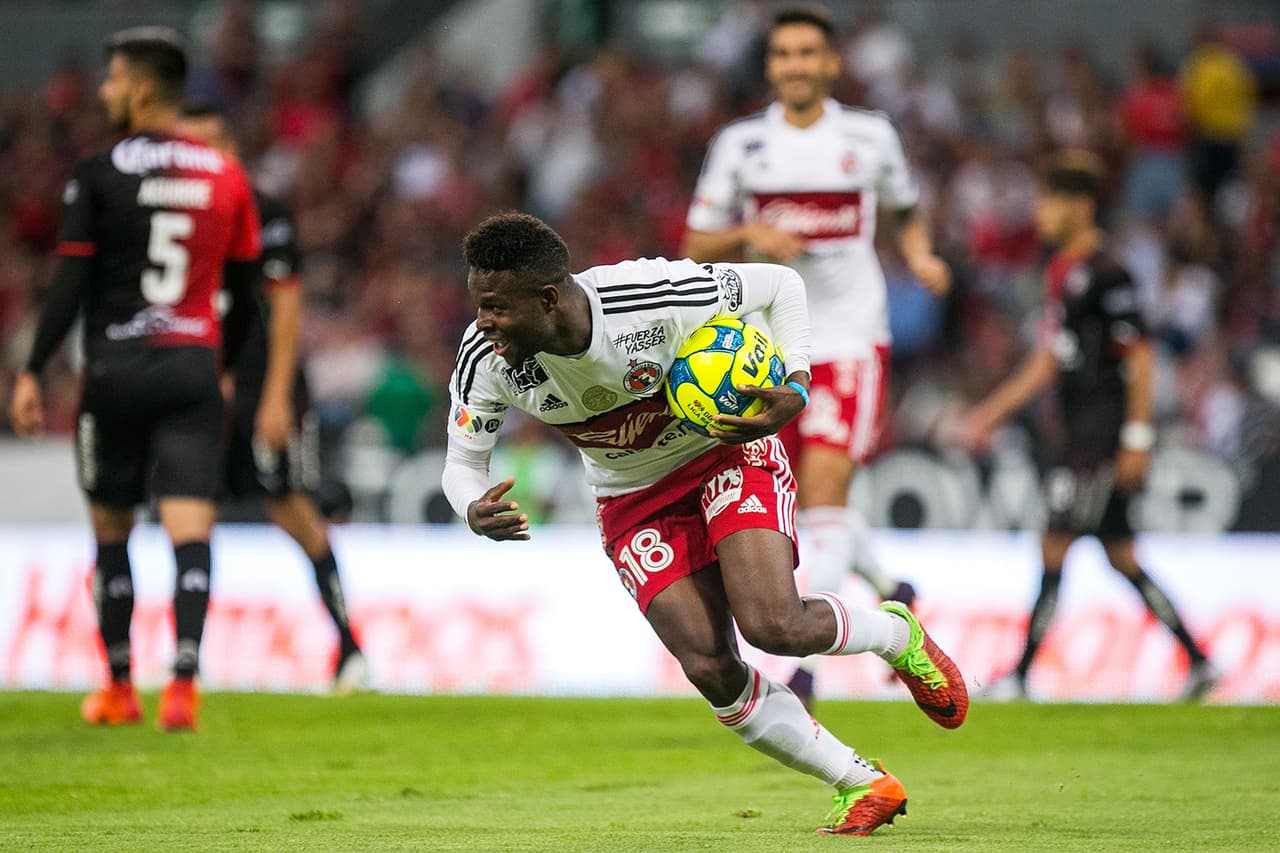 Así fue como en 2016 llegó a Xolos de Tijuana, donde arrancó su racha goleadora y con el que marcó contra Atlas en el Clausura 2017 el gol que lo tiene finalista del premio Puskas en The Best.