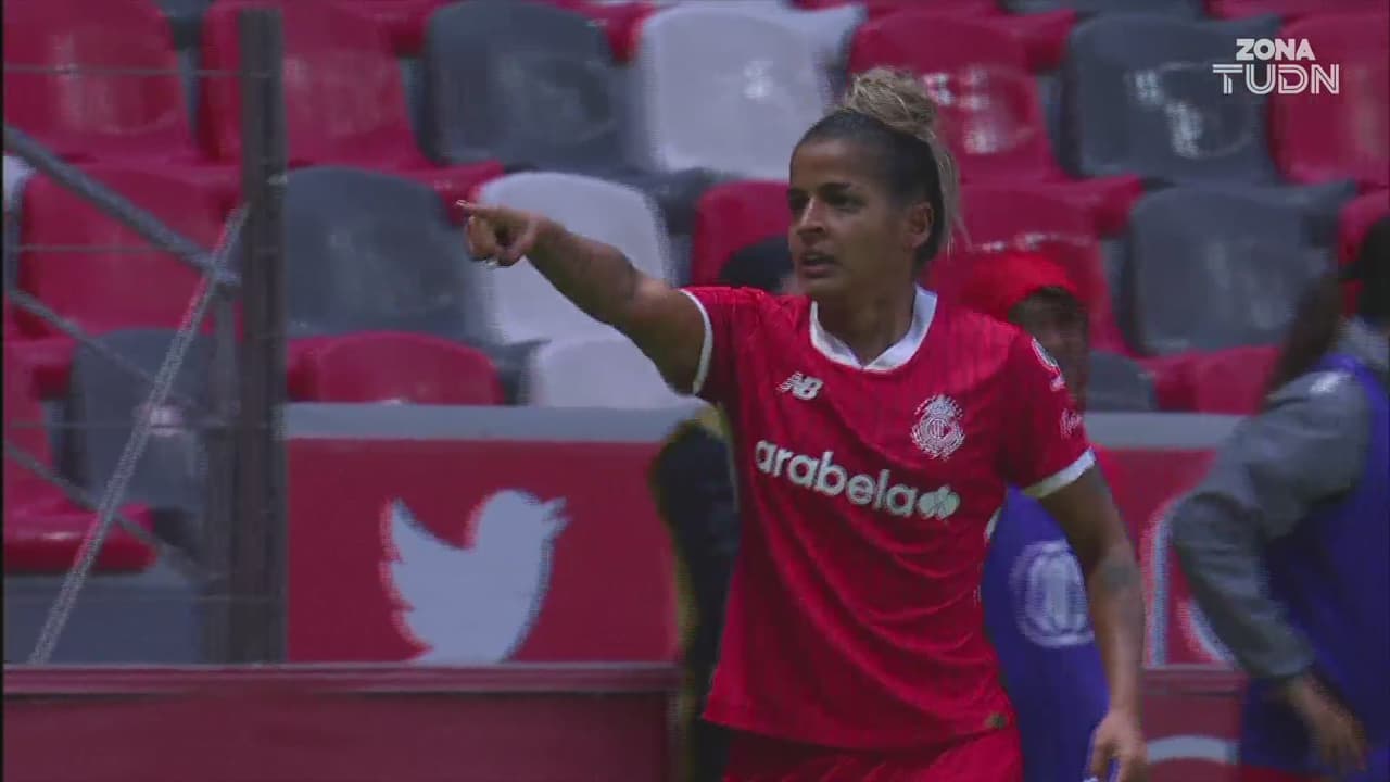 ¡Gol de Toluca! Brenda Woch aprovecha, limpia la zona y pone el 1-0