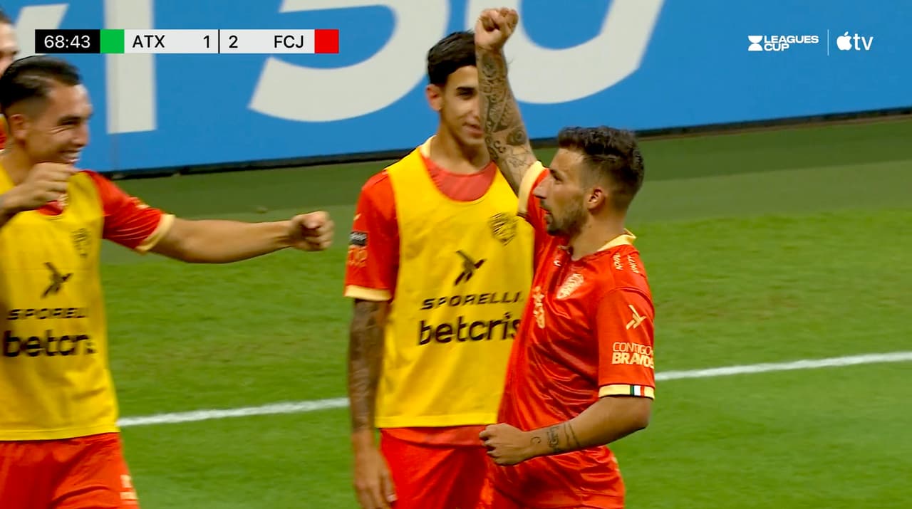 ¡Bendito doblete! Aitor García hace otro golazo y el 3-1