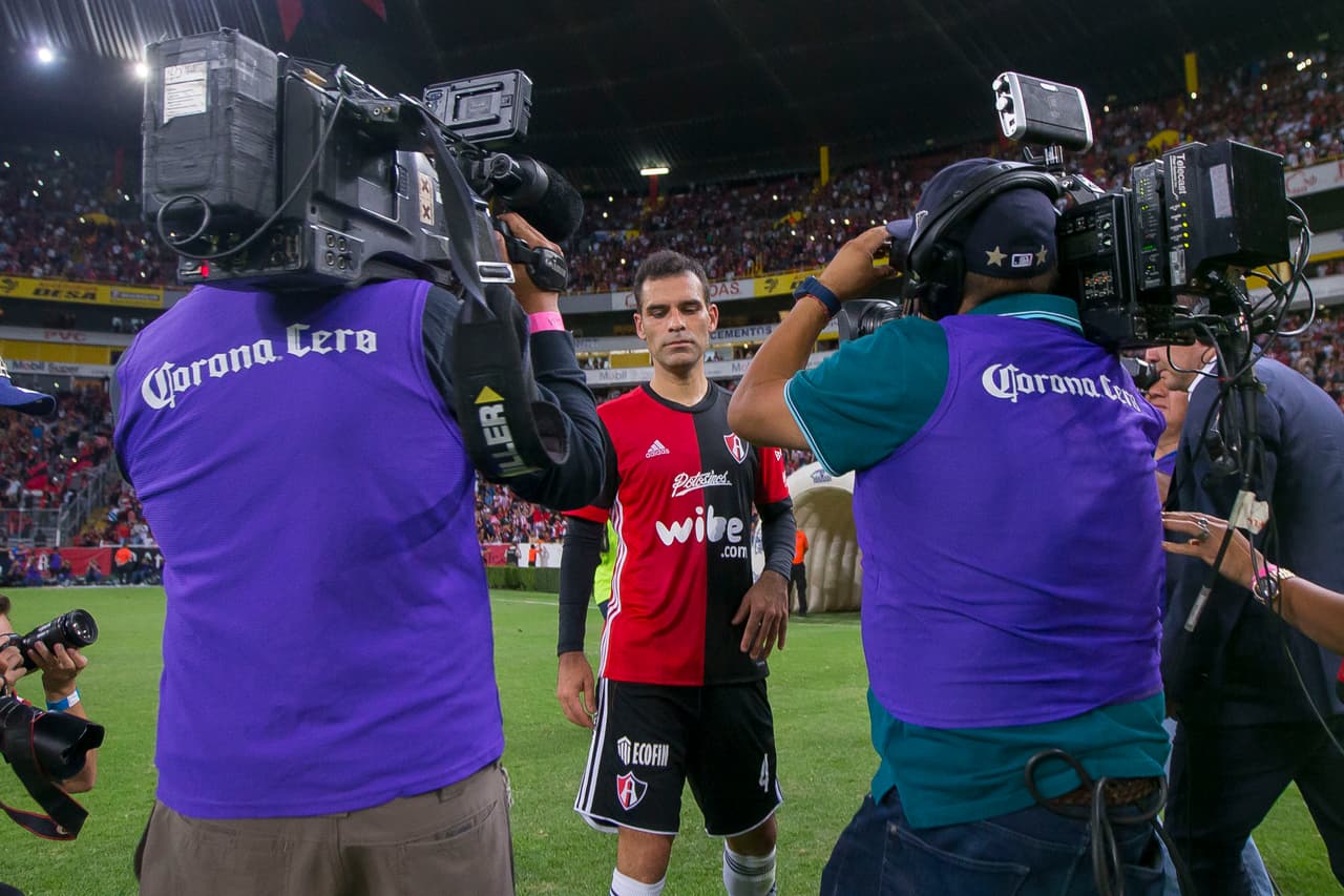 Rafael Márquez jugó su último partido en el Jalisco en la victoria del Atlas sobre Chivas. Los Rojinegros ganaron 1-0, el capitán del Tri y la Selección Mexicana tuvo una destacada actuación, y al final se llevó el cariño de propios y extraños.