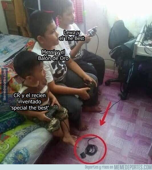 Tras la entrega de los premios de la FIFA, los memes se abalanzaron sobre Lionel Messi y Cristiano Ronaldo, luego de que las dos leyendas se vieran superadas por el goleador polaco, Robert Lewandoswki.