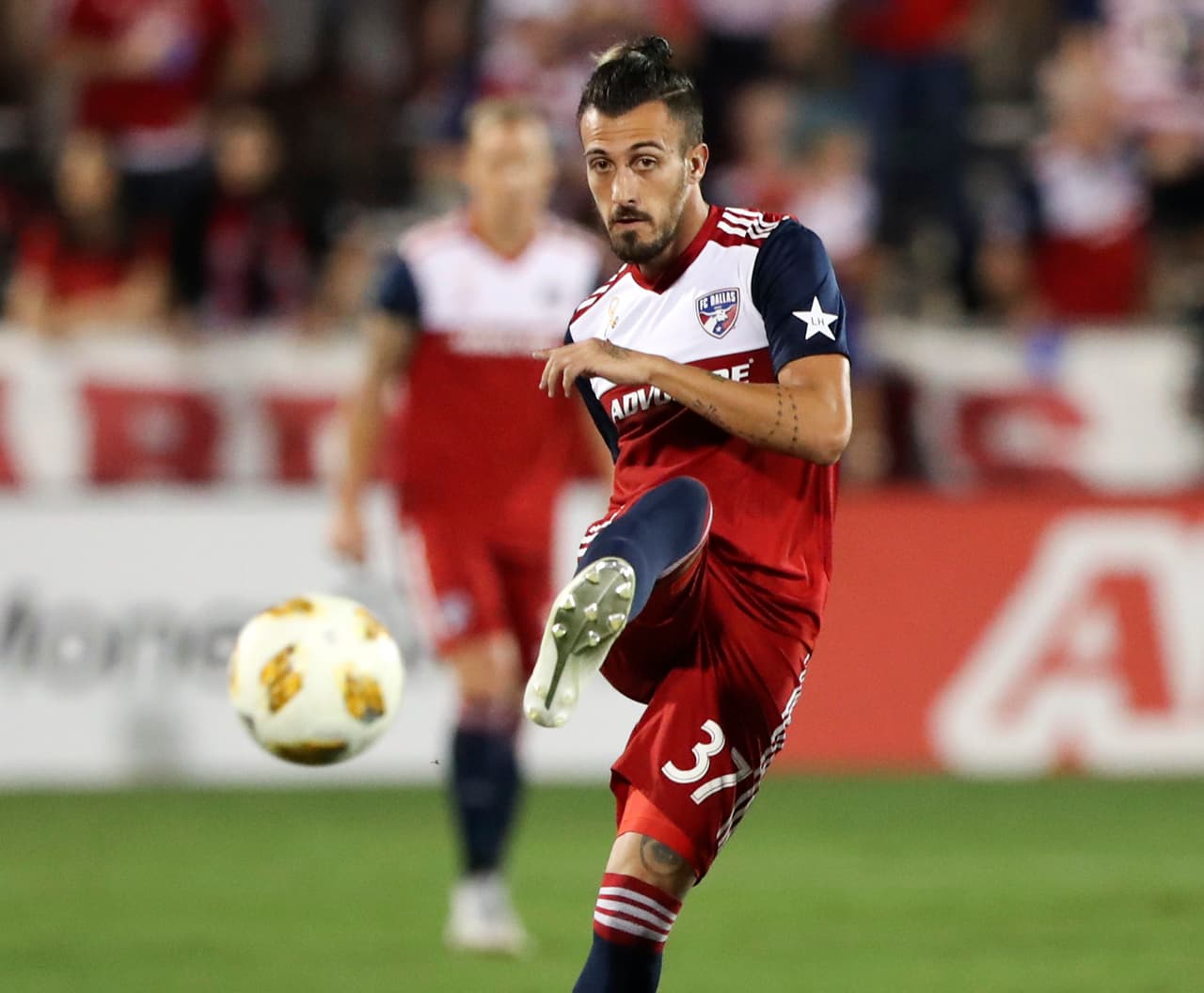 Maximiliano Urruti sirvió dos asistencias en el partido que FC Dallas ganó por 2-0 ante Orlando City. (USA Today Images)