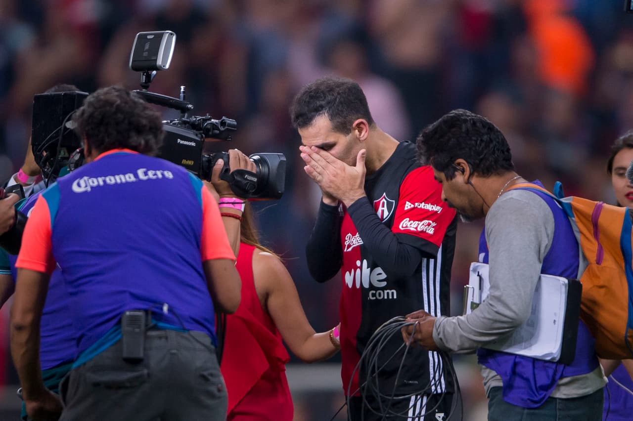 Rafael Márquez jugó su último partido en el Jalisco en la victoria del Atlas sobre Chivas. Los Rojinegros ganaron 1-0, el capitán del Tri y la Selección Mexicana tuvo una destacada actuación, y al final se llevó el cariño de propios y extraños.