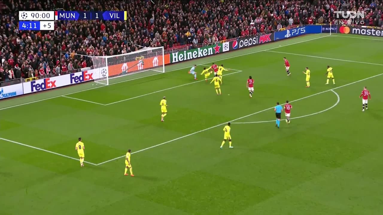 ¡GOL!  anota para Manchester United. Cristiano Ronaldo