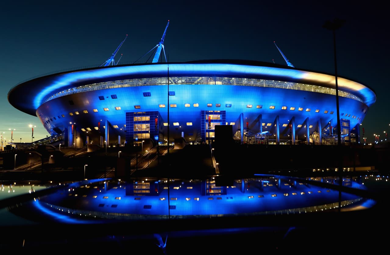 Fue la sede de la final de la Copa Confederaciones y ya está listo para el Mundial. El Zenit Arena (San Petersburgo) tuvo que cambiar su capacidad a 67,000 espectadores y en él se jugarán siete partidos.