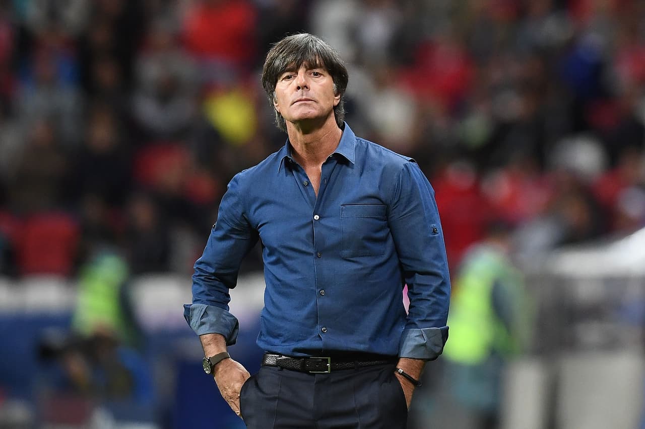 A Joachim Löw le tocó ver cómo Alemania sufrió bastante a finales de los años noventa con una escuadra envejecida, personificada en Lothar Matthaus. No quiere que se repita.