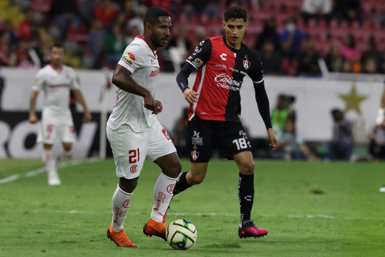 Atlas y Toluca firmaron un empate sin goles en partido pendiente de la Jornada 1 del Torneo Clausura 2023 de Liga MX. El debut de los Rojinegros en el Jalisco se había postergado por la mala calidad del césped.