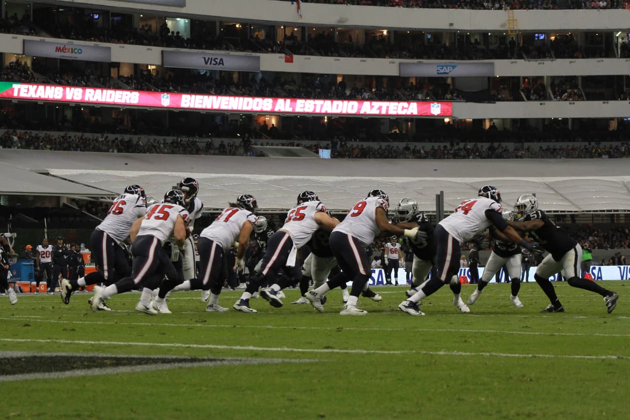Te presentamos las mejores imágenes que nos dejó el juego entre Raiders y Texans en la cancha del estadio Azteca de la ciudad de México.