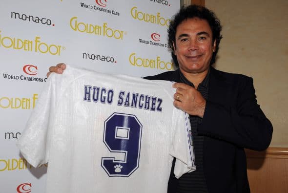 Hugo posó con la playera del equipo de sus amores, el Real Madrid, y su clásico número 9.
