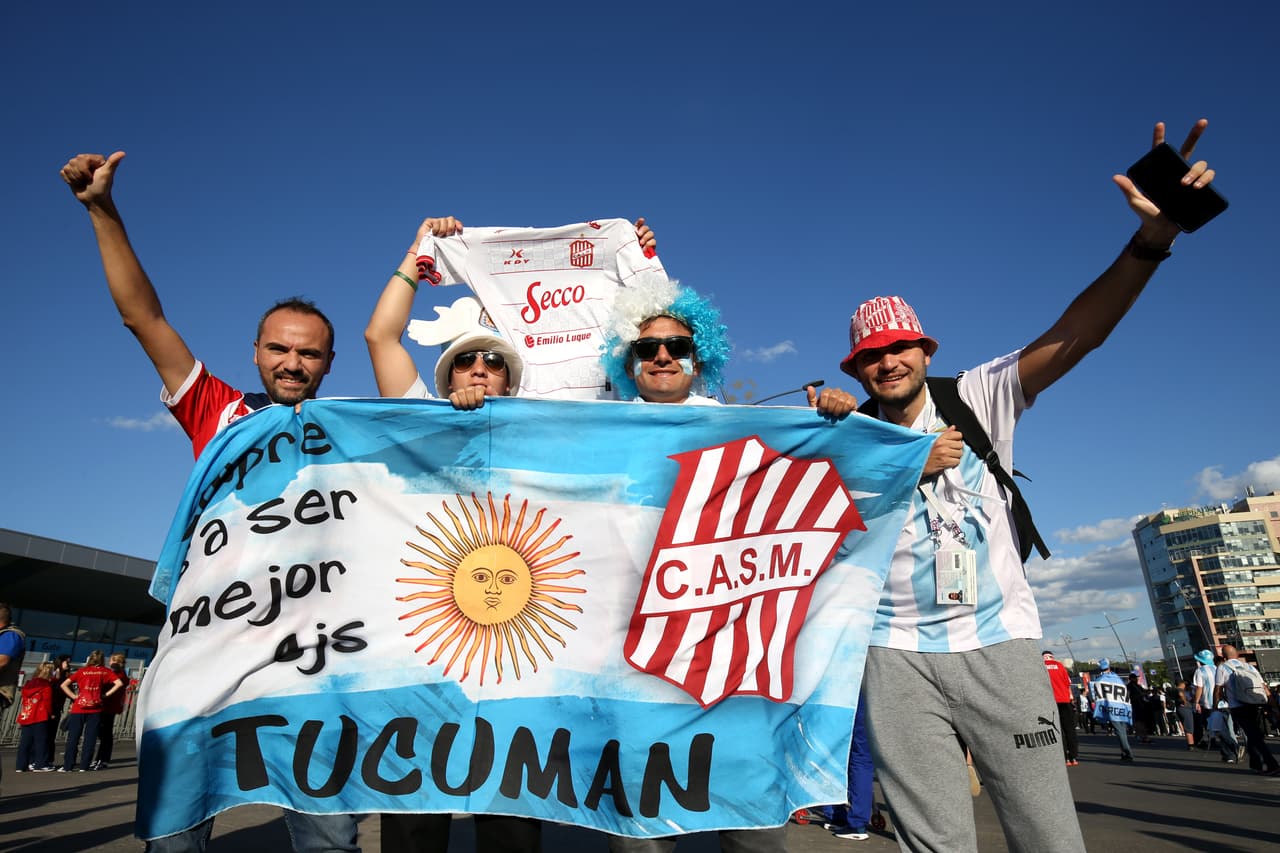 Los fanáticos de Argentina se aferran a la capacidad de Lionel Messi en su duelo contra Croacia, cuyos hinchas también hacen parte del colorido en el segundo partido de ambos equipos en Rusia 2018.