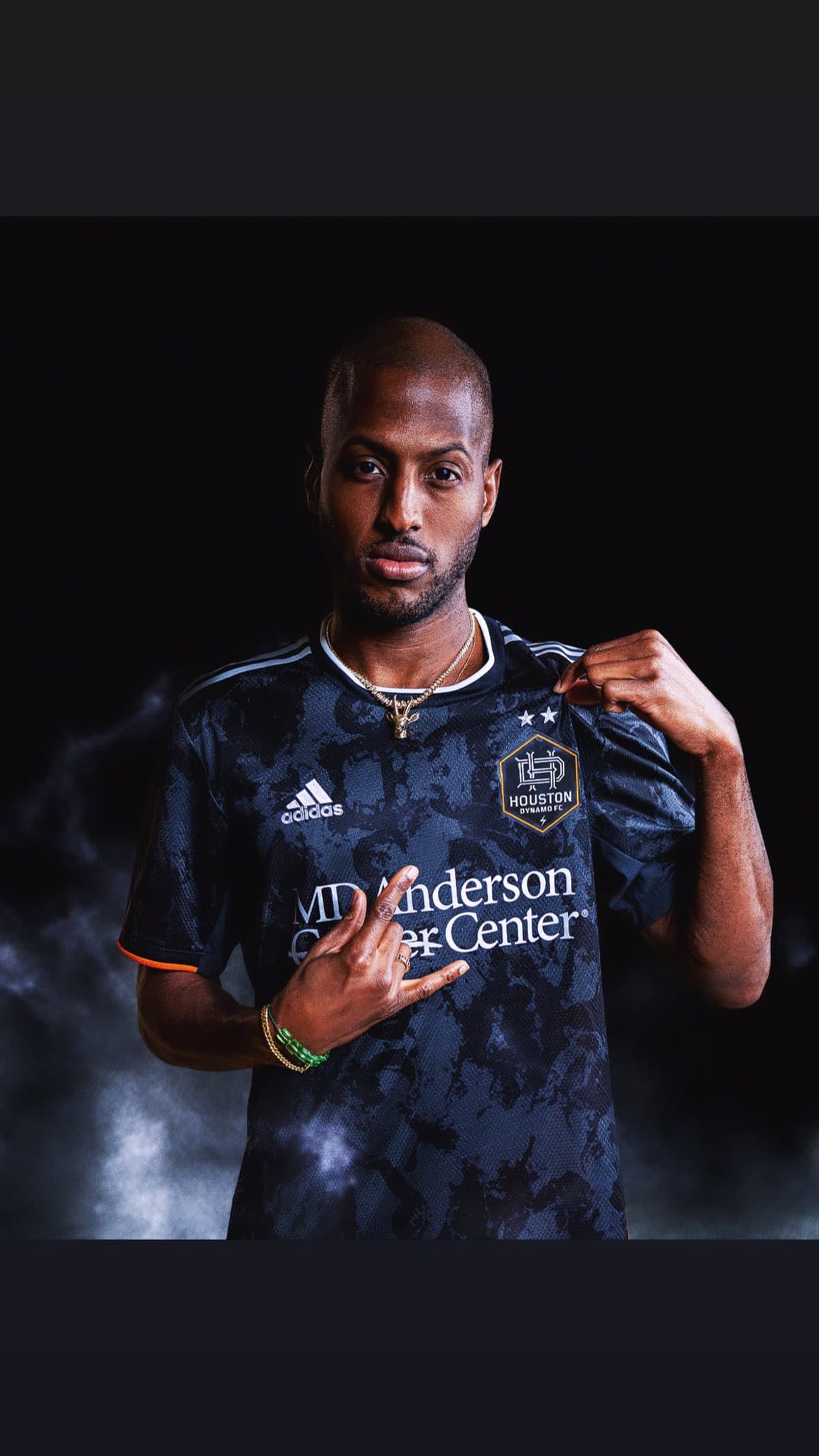 La nueva camisa secundaria de Houston Dynamo FC fue nombrada como 'The Bayou City kit', en referencia a los islotes formados a lo largo del río Misisipi. El 'Bayou' ha había sido homenajeado en el diseño del nuevo escudo del club, presentado en 2020.
<br>