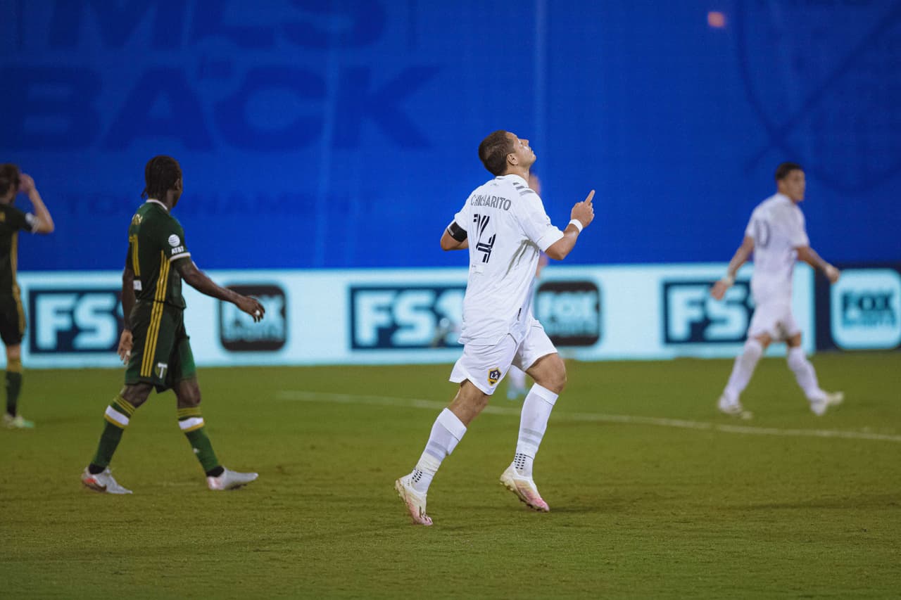 Chicharito rompe su racha sin marcar y anota en su quinto club de país diferente