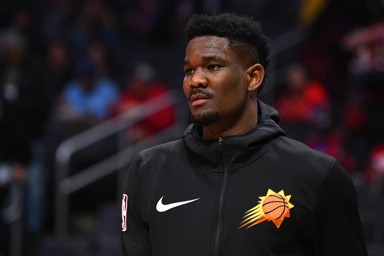 Deandre Ayton: el jugador de los Suns ha conseguido unos n´´uméros brillantes con .588 de tiros de campo, 10.5 rebotes por partido, dos asistencias por partido y 16.5 puntos promedio. Una de las grandes sorpresas de la temporada.