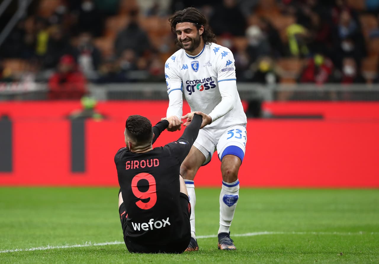 El Milan derrotó al Empoli por 1-0 gracias a un tanto de Kalulu y se mantiene como líder de la Serie A.