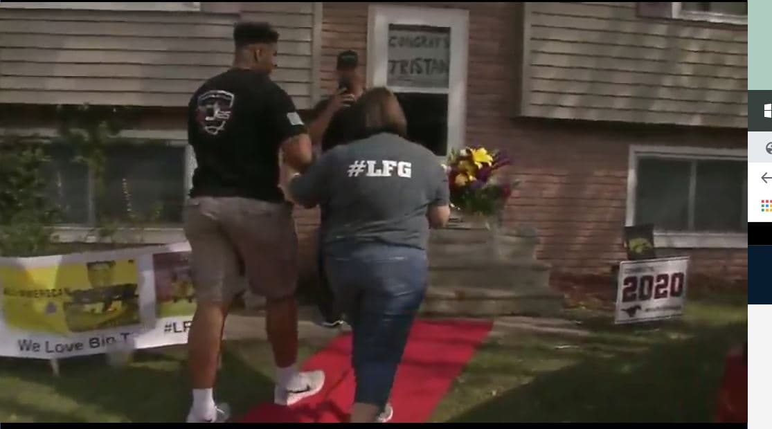 Tristan Wirfs puso alfombra roja para su madre en el Draft NFL 2020