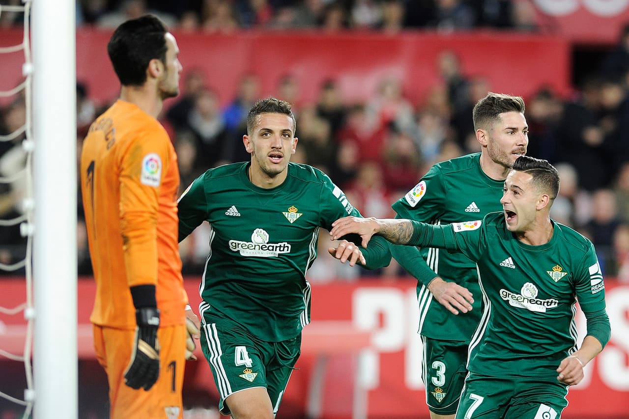 Para mal del Sevilla, Zouhair Feddal le devolvió la ventala al Betis en el minuto 21.