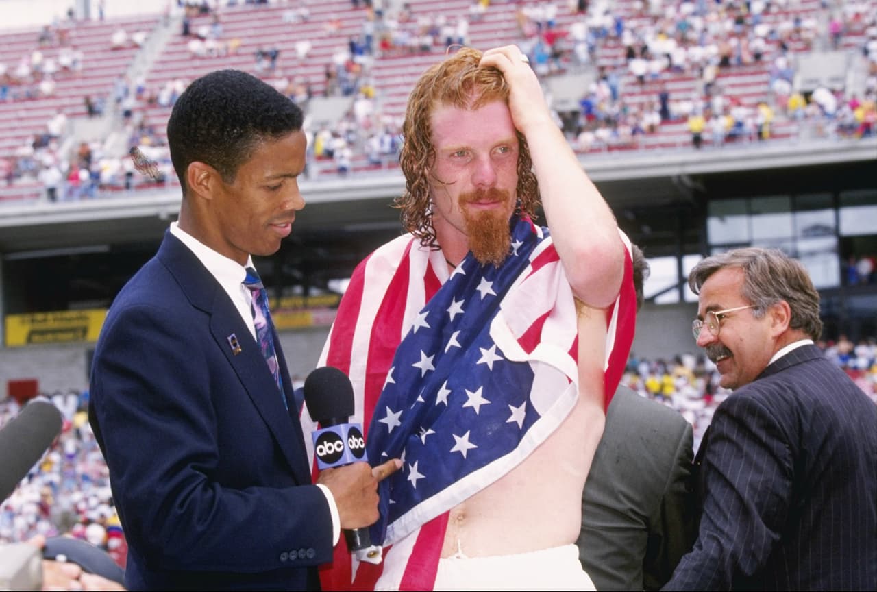 Participó en la elmiminación del 'Tri' en la Copa América 1995 desde el punto penal y ya después del retiro han sido constantes las provocaciones contra la selección mexicana desde los micrófonos y sus redes sociales.