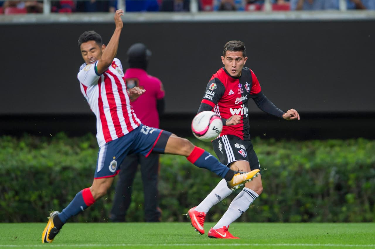 Atlas intentaba acercarse, pero no encontraba el espacio ideal para encontrar el primer gol de la noche.