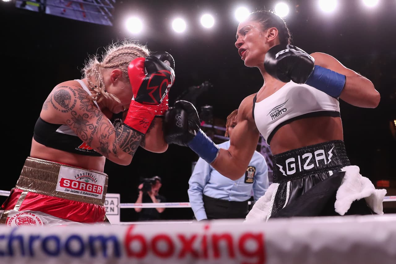 NEW YORK, NY - JANUARY 18: Amanda Serrano (r) throws a right hand against Eva Voraberger (l) at The Hulu Theater at Madison Square Garden on January 18, 2019 in New York City. Serrano would win by knockout in the first round. (Photo by Edward Diller/Getty Images)