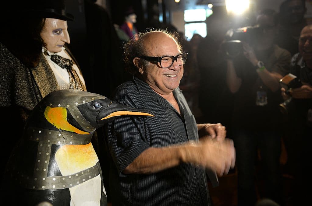 La dirección estuvo a cargo de Tim Burton y Danny DeVito dio vida a Oswald Chesterfield Cobblepot, mejor conocido como The Penguin.
