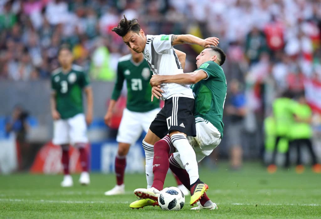 La entrega de México fue evidente en la cancha, buscando detener cómo fuera la embestida alemana.